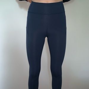 (LULULEMON) In Movement Tight 28” -navy (size 2)